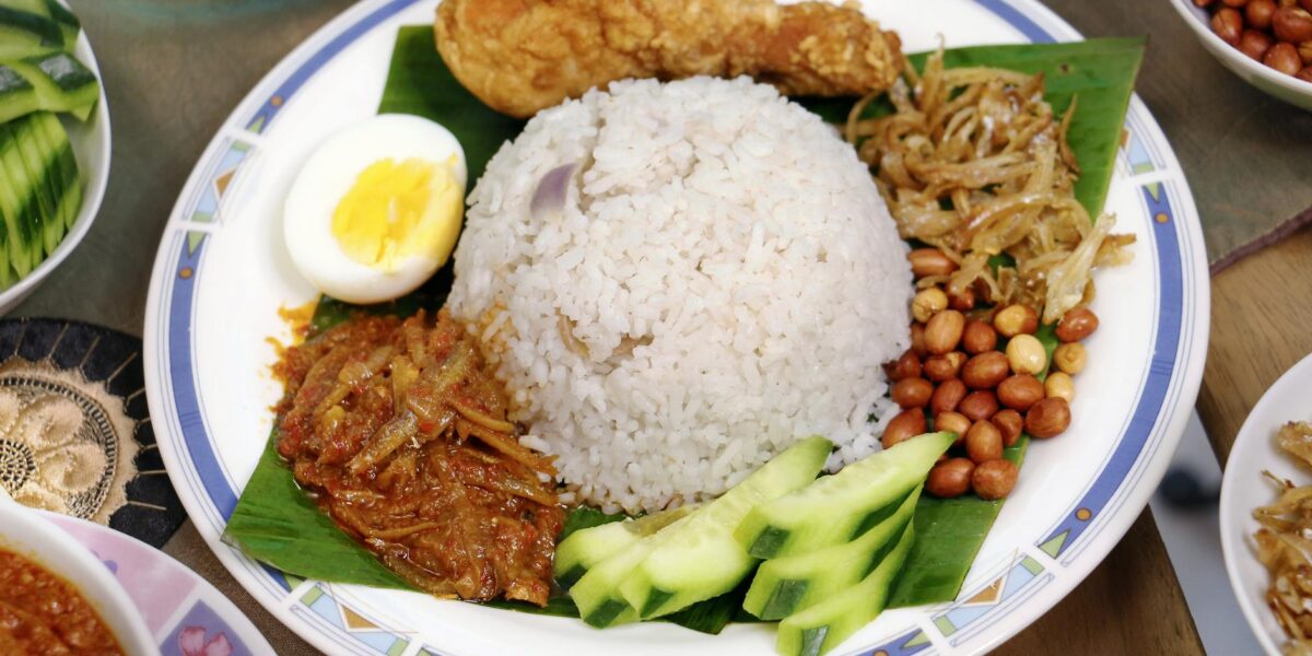 Malaysian Recipes: Essential Dishes and the Complete Guide to Malaysian Cuisine
