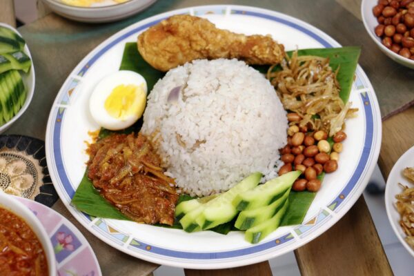 Malaysian Recipes: Essential Dishes and the Complete Guide to Malaysian Cuisine