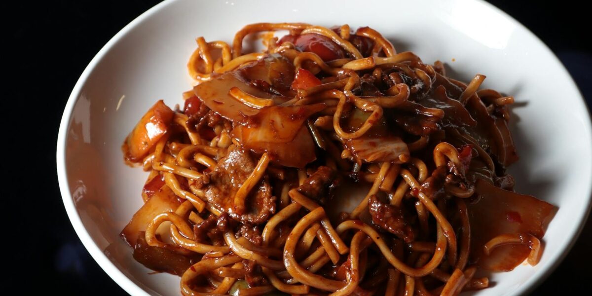 Chow Mein Recipe (Crispy Chinese Stir-Fried Noodles)