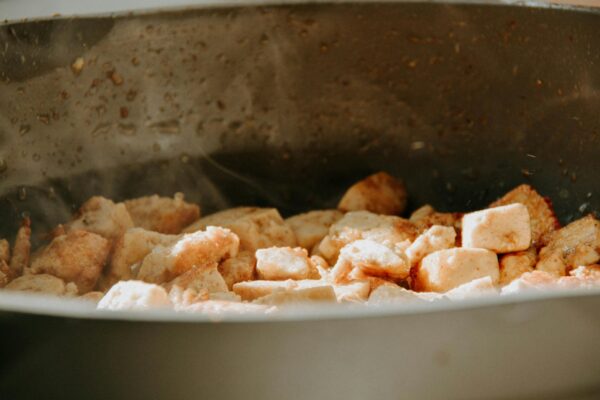 Garlic Pepper Tofu Recipe (Thai-Chinese Tao Hu Pad Gratiem Prik Thai)