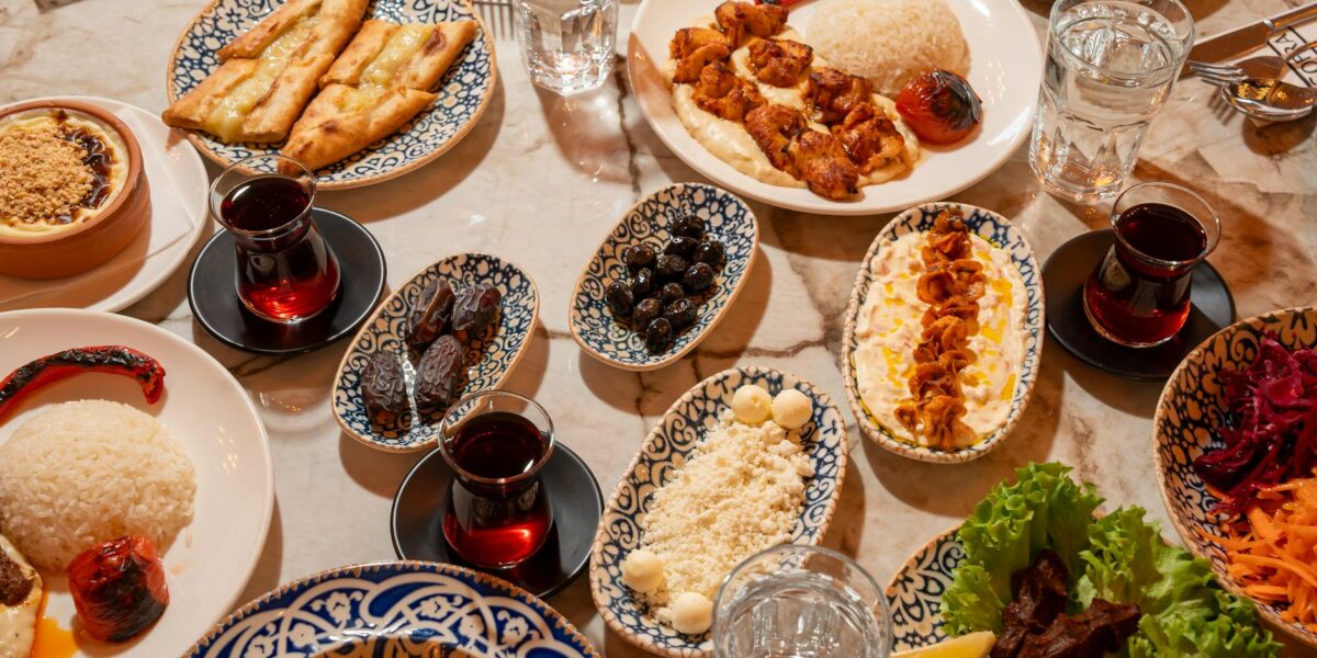 Turkish Food: Essential Dishes and the Complete Guide to Turkish Cuisine