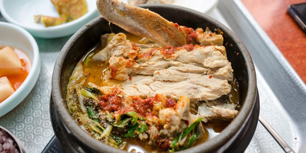 Gamjatang Recipe (Korean Pork Bone Soup with Potatoes and Perilla)