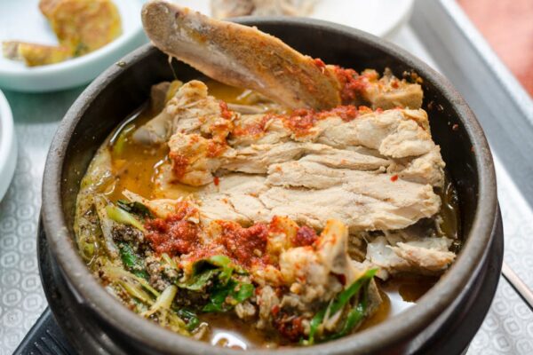 Gamjatang Recipe (Korean Pork Bone Soup with Potatoes and Perilla)