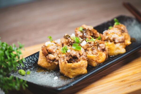 Hong Kong Food: Essential Dishes and the Complete Guide to Hong Kong Cuisine