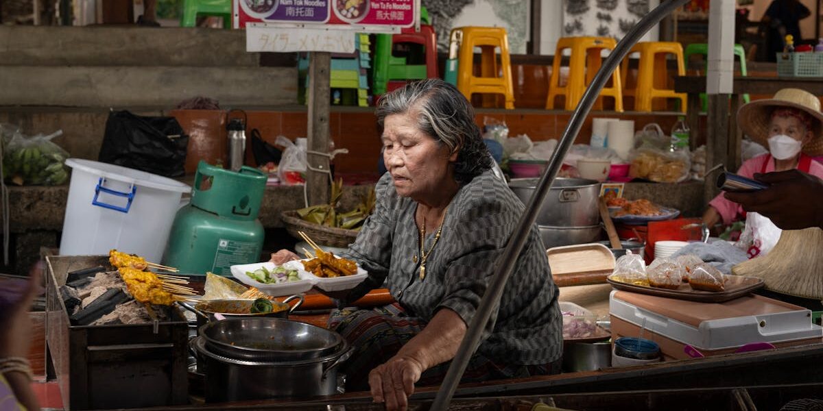 Thai Food: Essential Dishes and the Complete Guide to Thai Cuisine