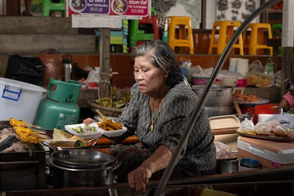 Thai Food: Essential Dishes and the Complete Guide to Thai Cuisine